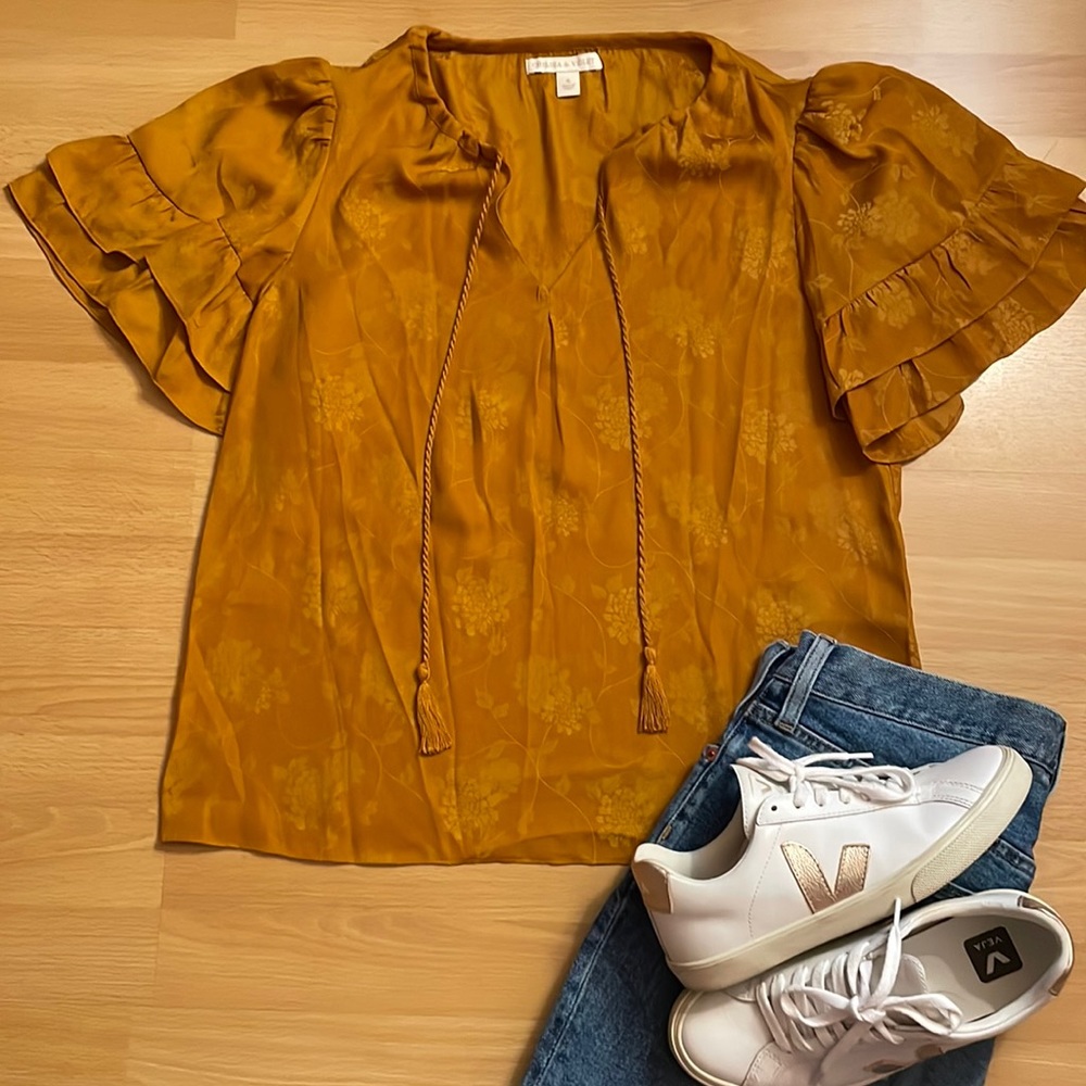 Chelsea & Violet yellow short sleeve top with ruffle sleeves size small